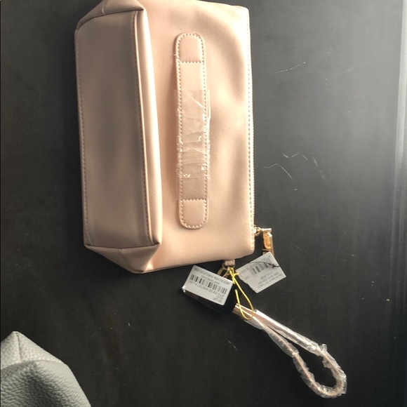New bebe Jetta top zip wristlet blush - Picture 2 of 3